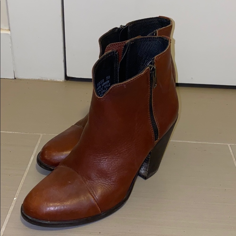 Heeled booties